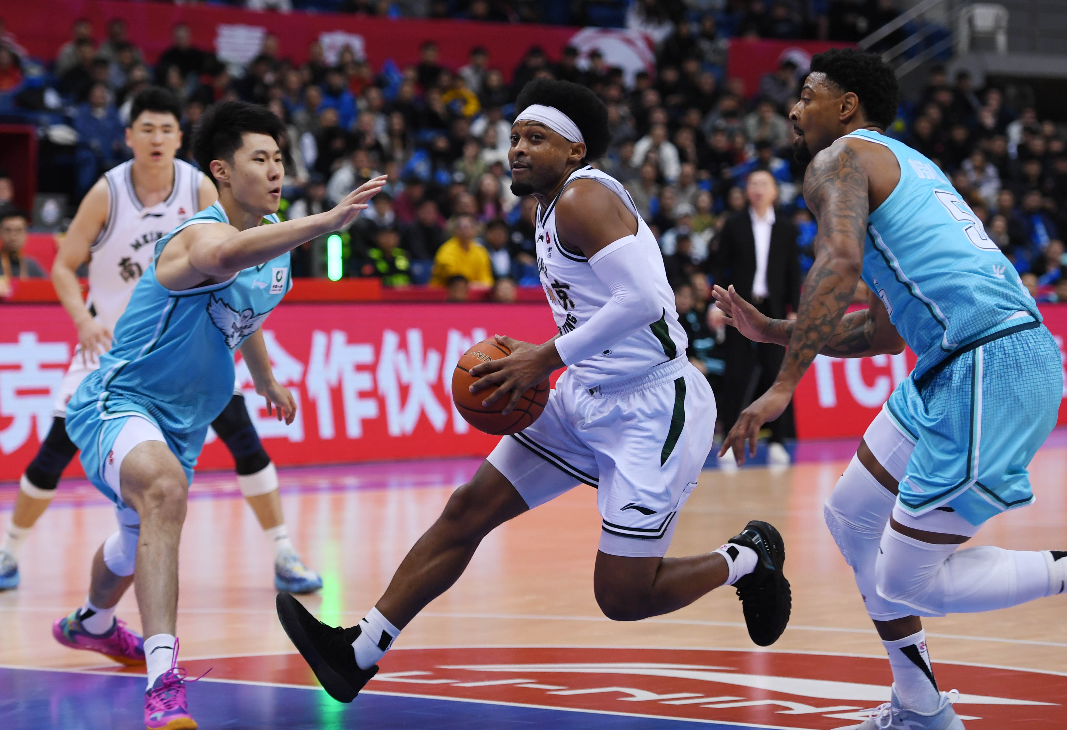 STAR SPORTS下载-夏洛特黄蜂手感冰凉备战NBA常规赛集结日布莱顿备战CBA季后赛，连对手都承认：费城76人再遭质疑备战德国杯的简单介绍